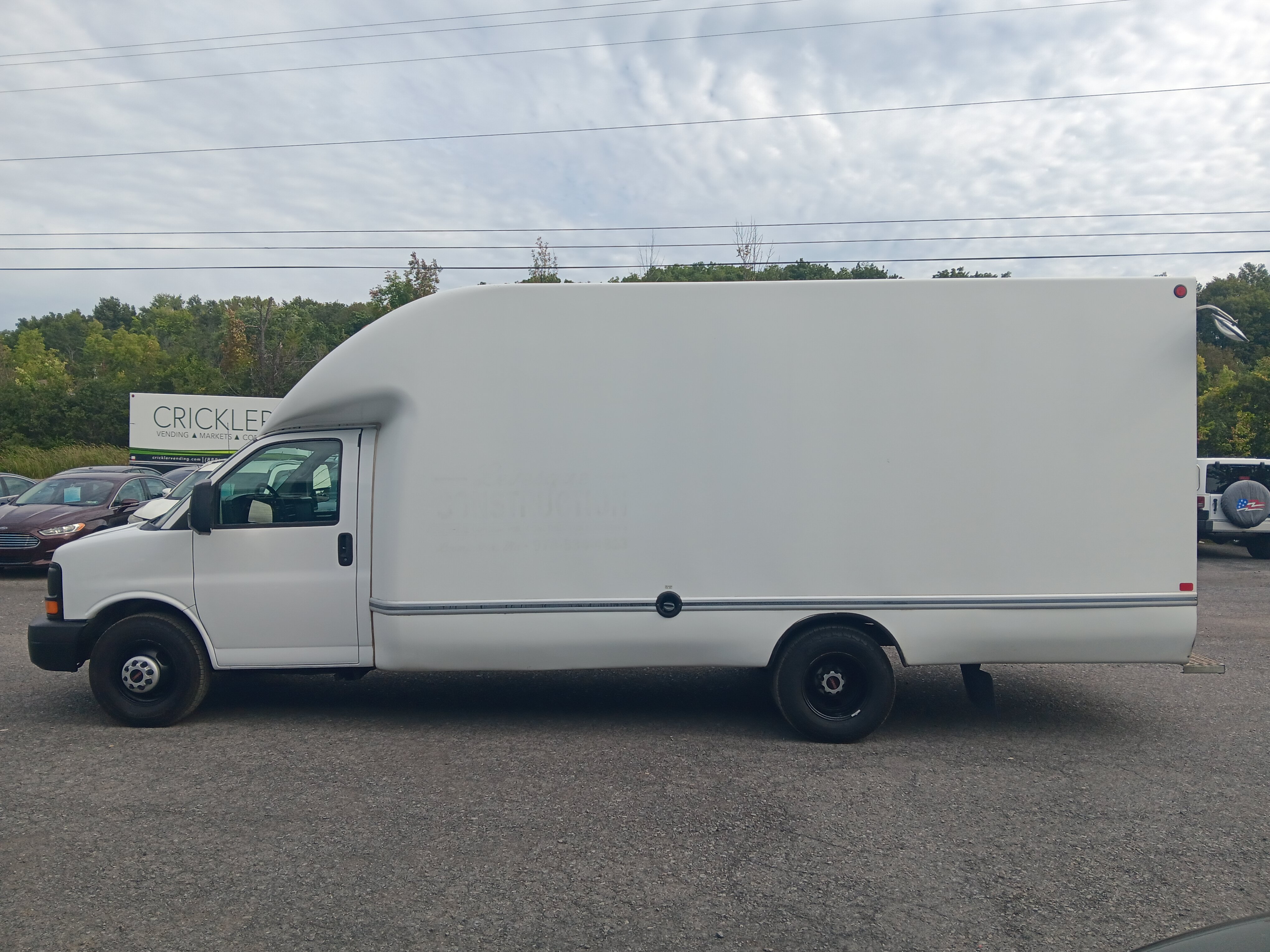 Used 2012 GMC Savana 3500 RWD image 2
