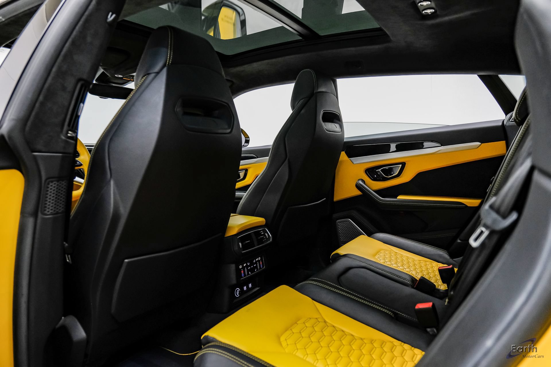 Used 2021 Lamborghini Urus AWD/4WD image 86