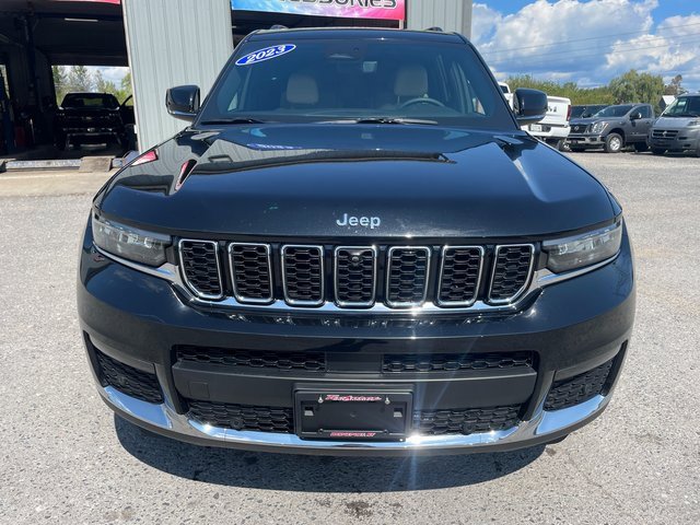 Used 2023 Jeep Grand Cherokee L Limited w/ Luxury Tech Group II image 2