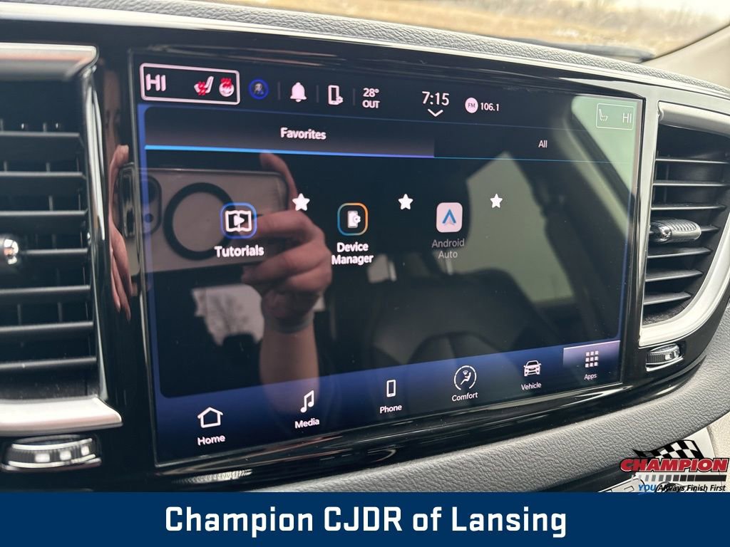 Used 2024 Chrysler Pacifica Touring-L image 27