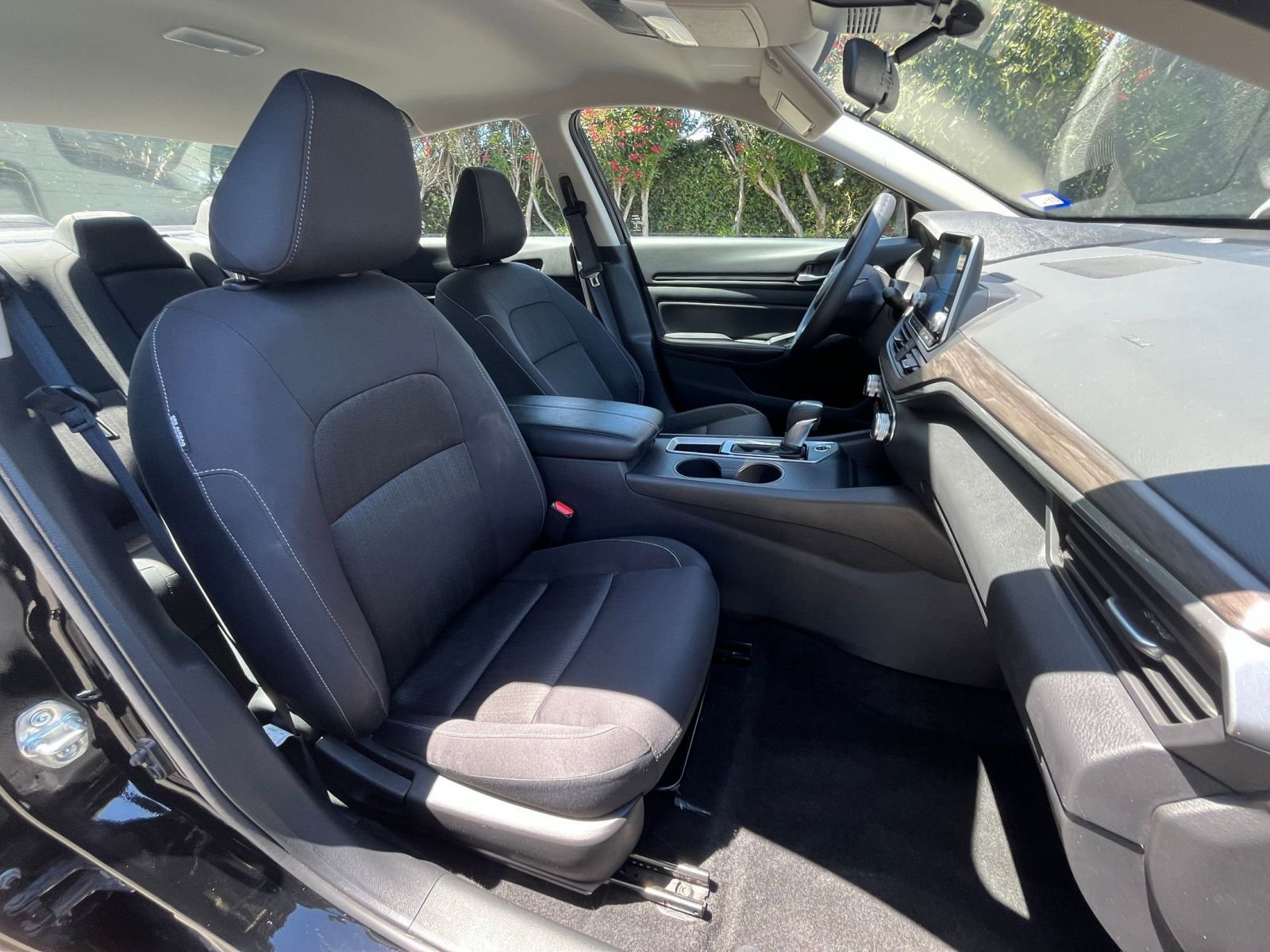 Used 2025 Nissan Altima 2.5 SV FWD image 36
