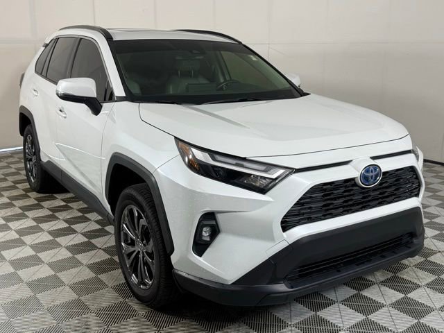Used 2023 Toyota RAV4 XLE Premium image 9