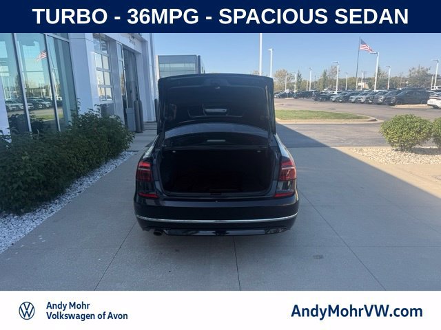 Used 2018 Volkswagen Passat 2.0T R-Line FWD image 8