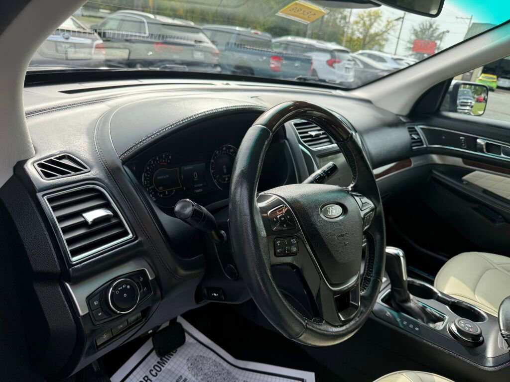 Used 2017 Ford Explorer Platinum image 12