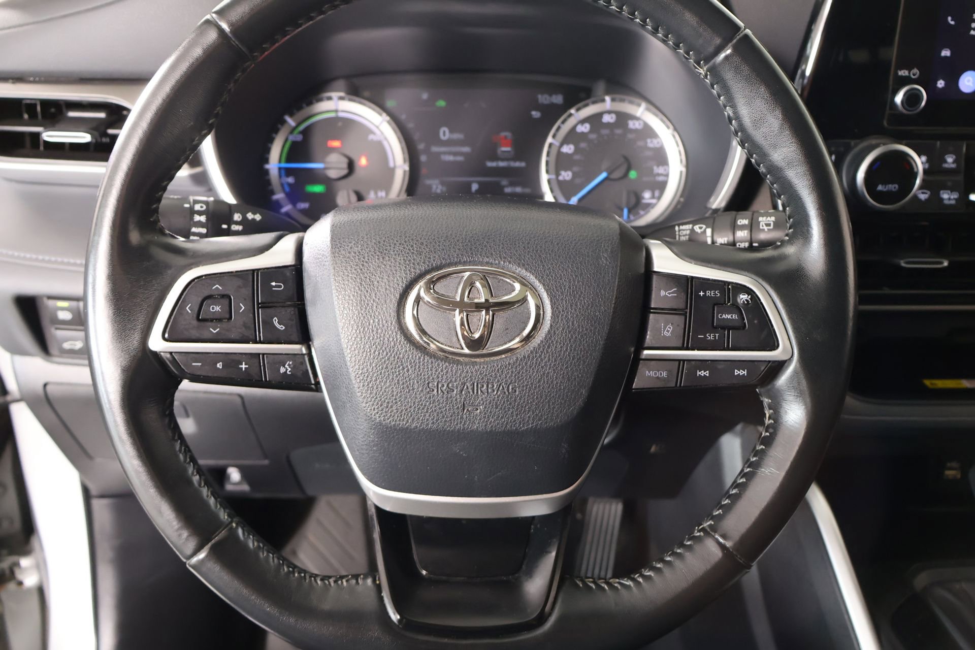 Used 2023 Toyota Highlander XLE FWD image 3