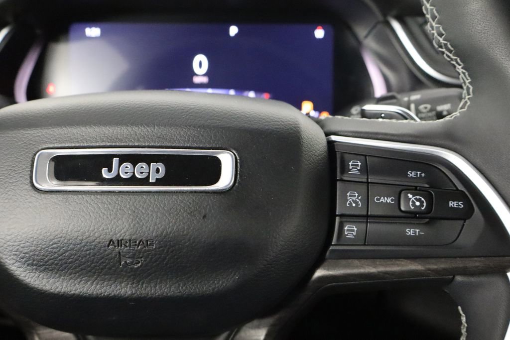 Used 2023 Jeep Grand Cherokee Limited RWD image 10
