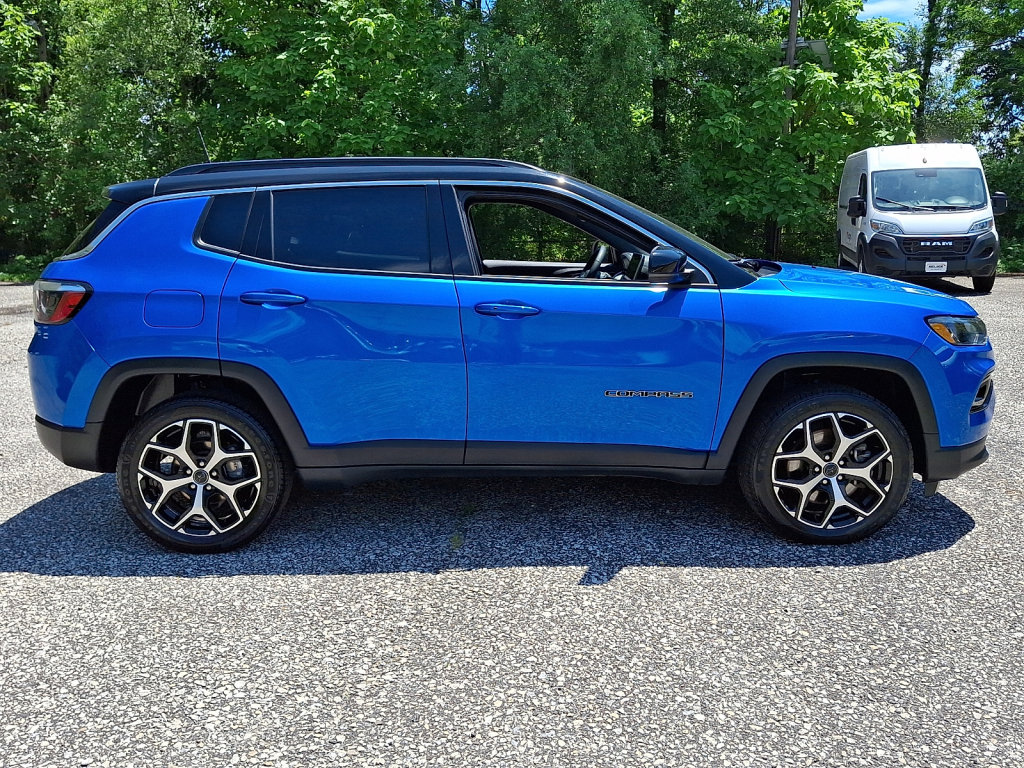Used 2025 Jeep Compass Limited AWD/4WD image 6