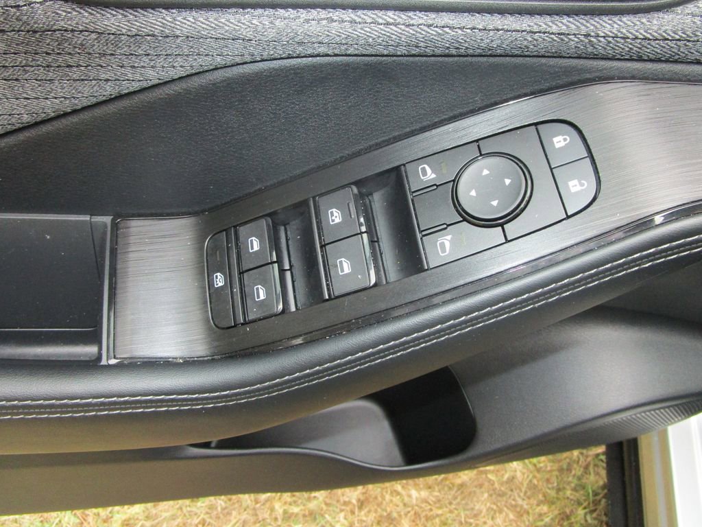 Used 2023 Nissan Rogue SV image 20