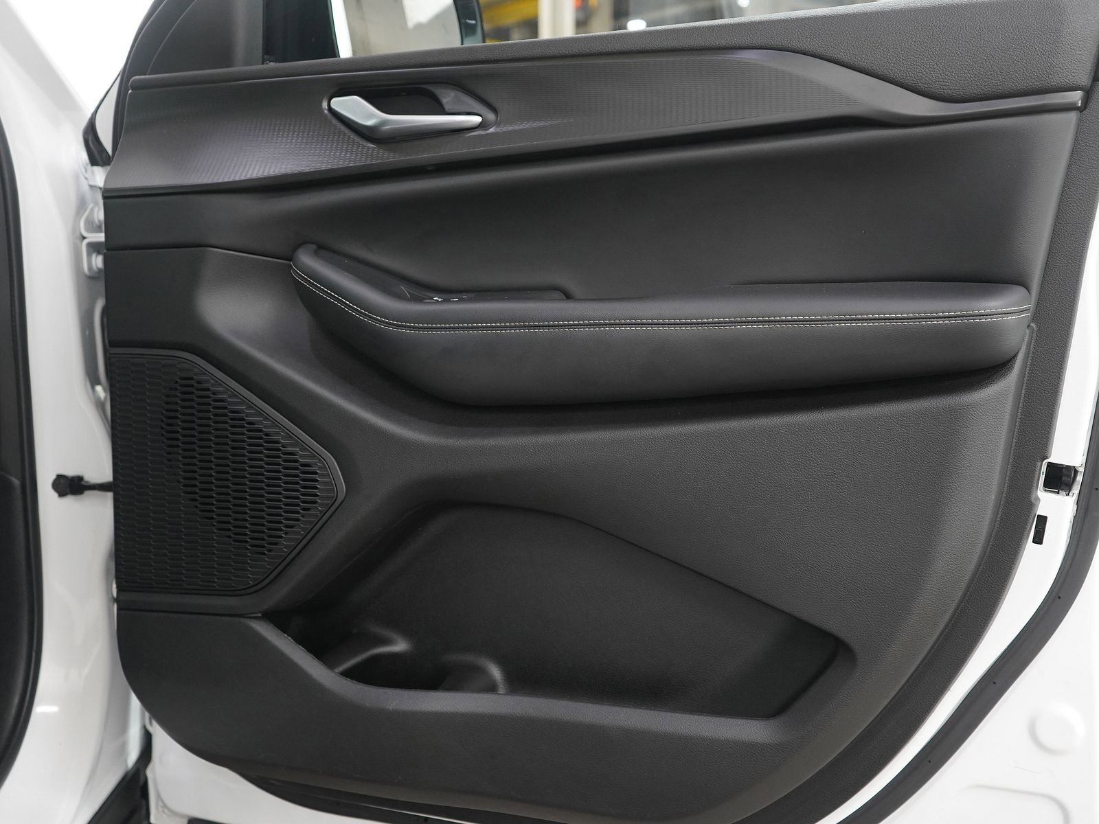 Used 2023 Jeep Grand Cherokee Altitude image 11