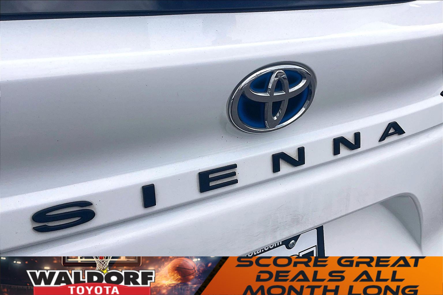 Used 2023 Toyota Sienna LE w/ LE Plus Package image 10
