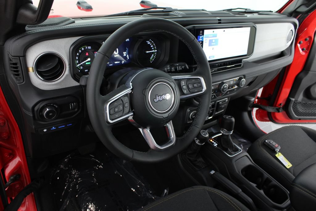 Used 2025 Jeep Wrangler Unlimited Sahara AWD/4WD image 8