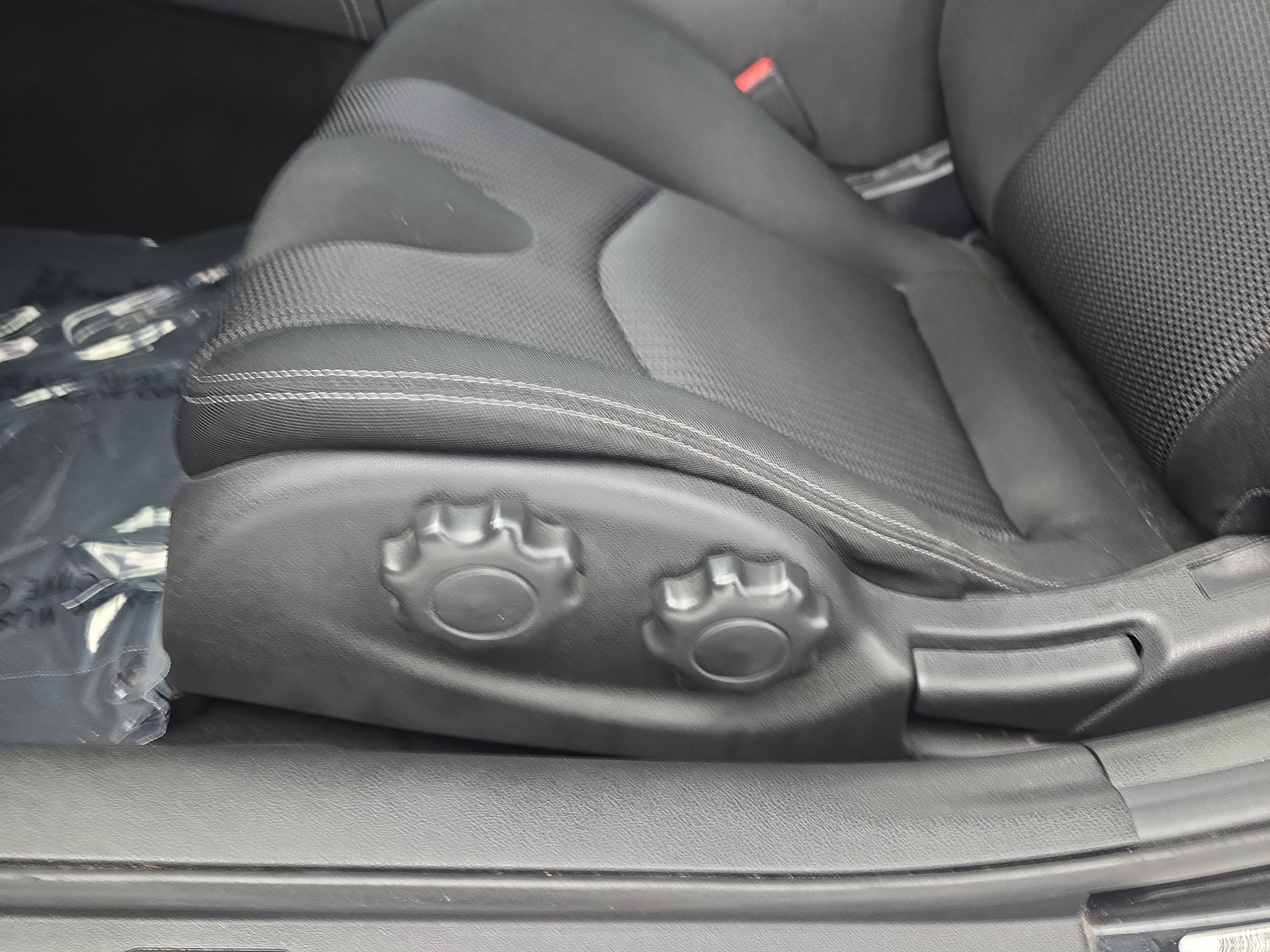Used 2016 Nissan 370Z Coupe RWD image 25