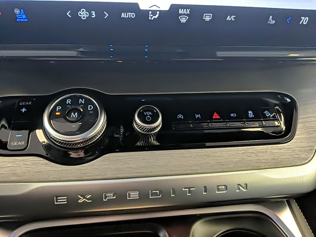 Certified 2025 Ford Expedition Max Platinum image 25