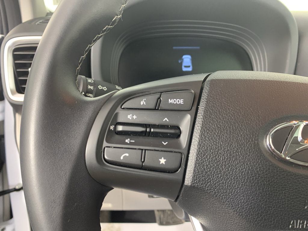 Used 2025 Hyundai Venue SEL FWD image 19