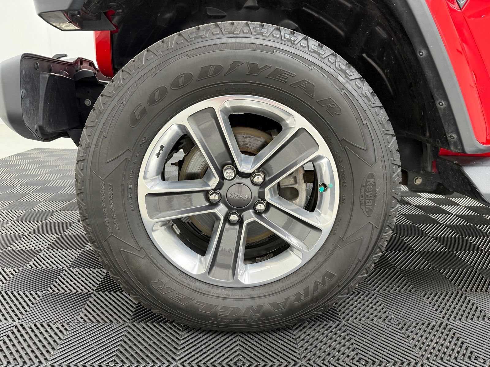 Used 2018 Jeep Wrangler Unlimited Sahara AWD/4WD image 11