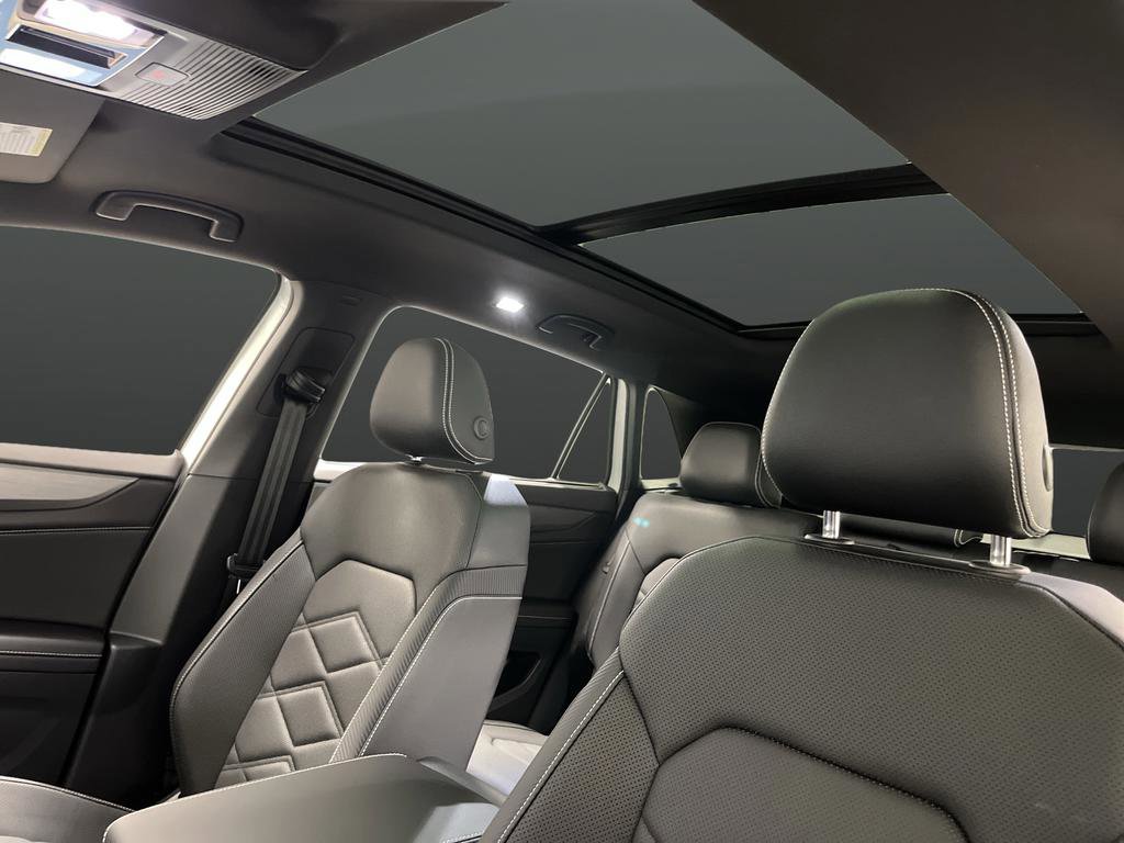 Certified 2025 Volkswagen Atlas Cross Sport SE w/ Panoramic Sunroof Package image 7