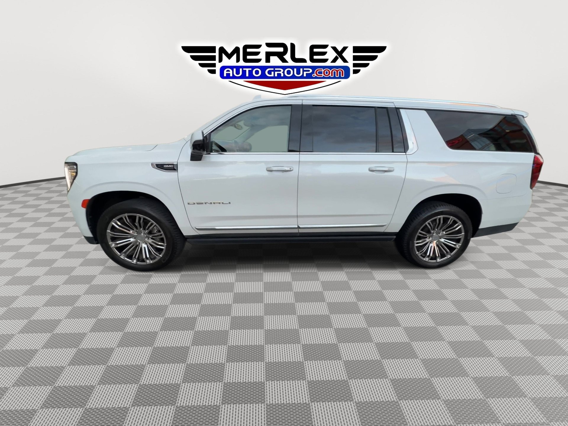 Used 2022 GMC Yukon XL Denali w/ Advanced Technology Package AWD/4WD image 5