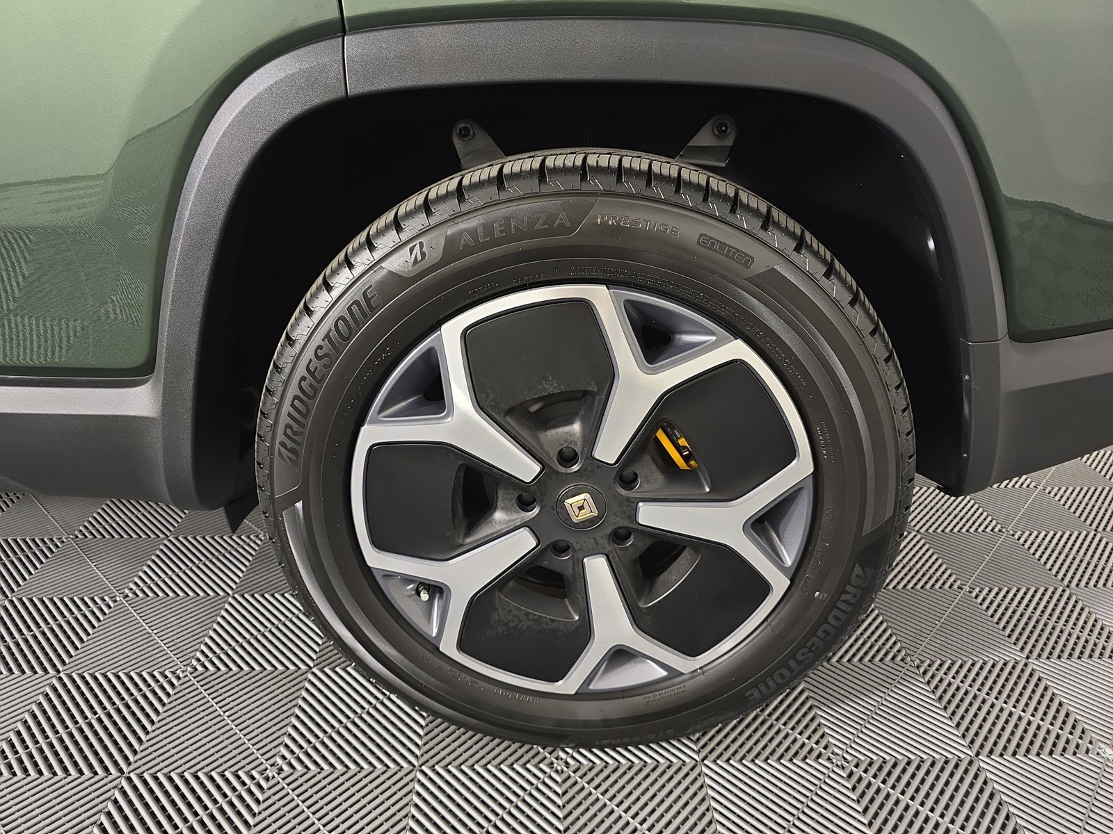 Used 2024 Rivian R1S Adventure image 10