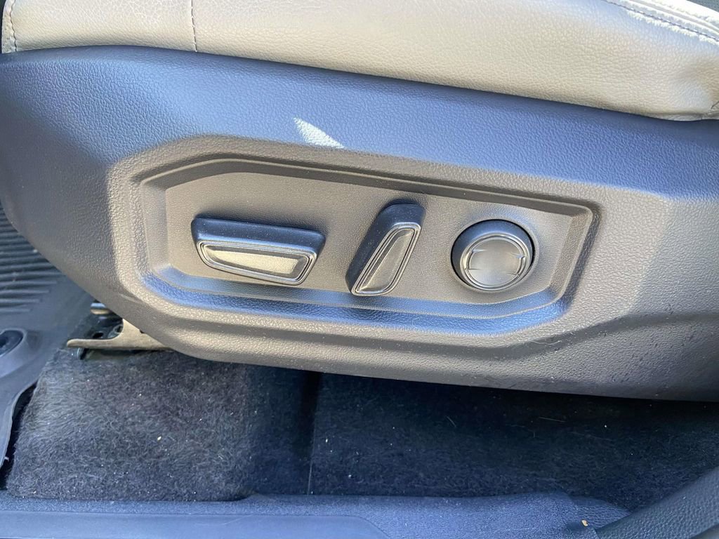 Used 2022 Toyota Tundra SR5 w/ SR5 Premium Package image 15