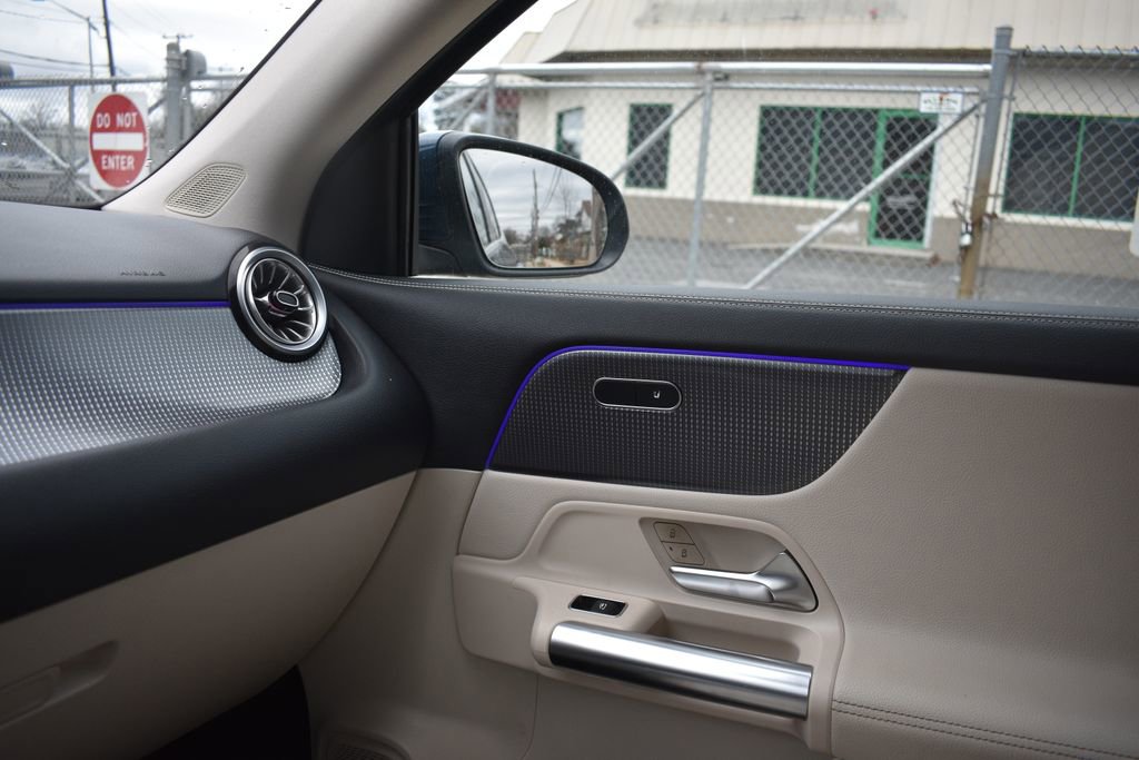 Used 2022 Mercedes-Benz GLA 250 w/ Premium Package Lite image 18