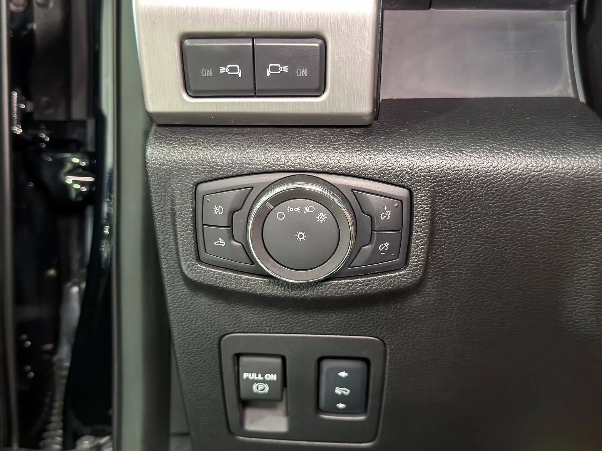 Used 2018 Ford F150 Platinum w/ FX4 Off-Road Package AWD/4WD image 27