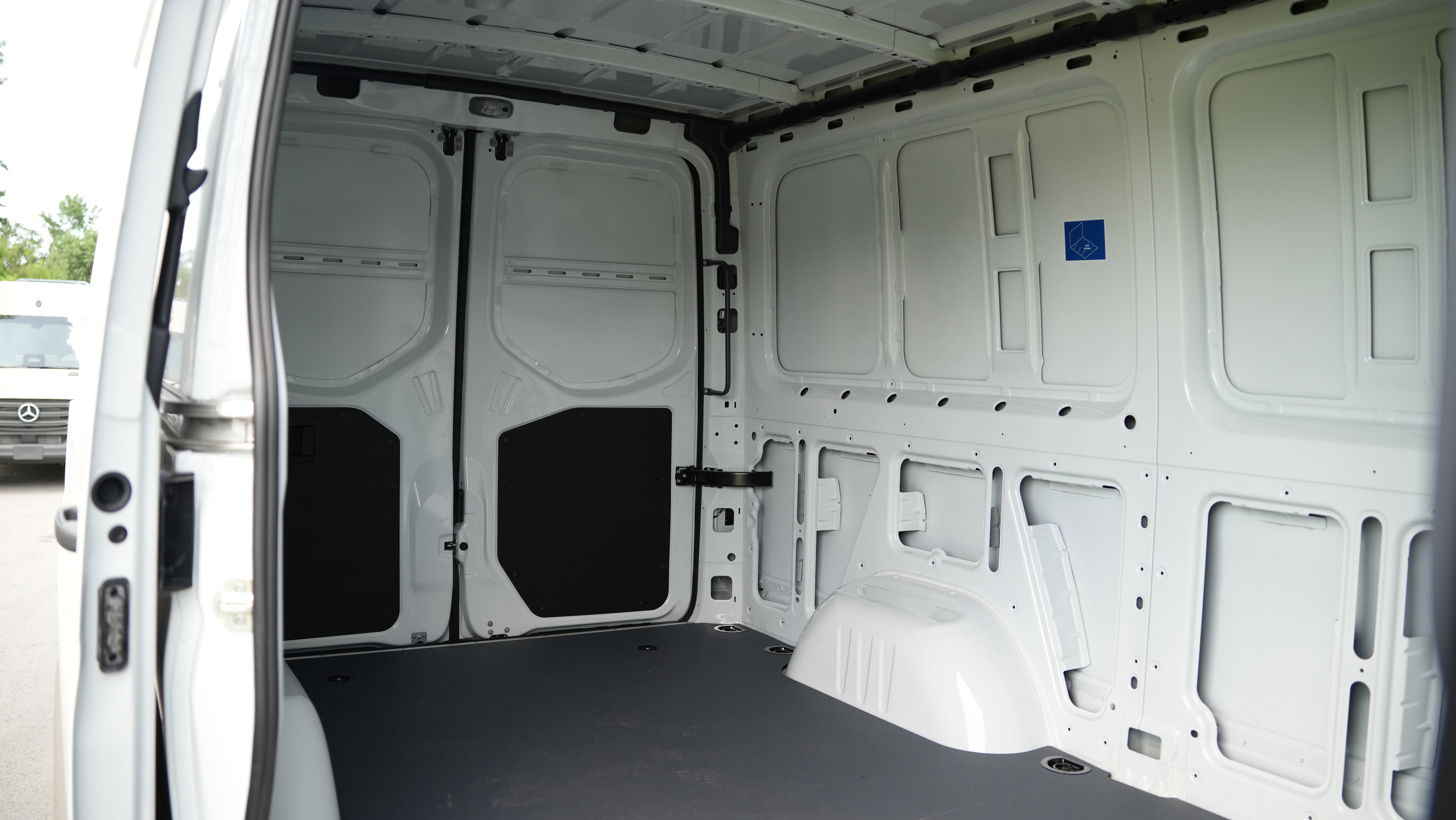 New 2025 Mercedes-Benz Sprinter 2500 image 11