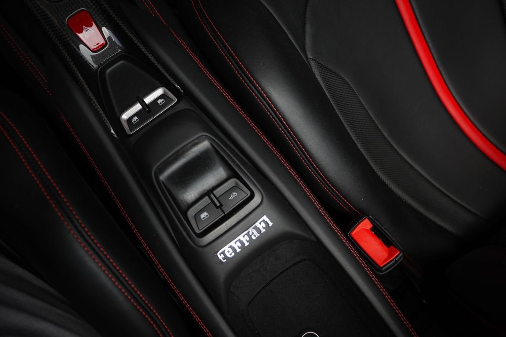 Used 2021 Ferrari F8 Tributo RWD image 40