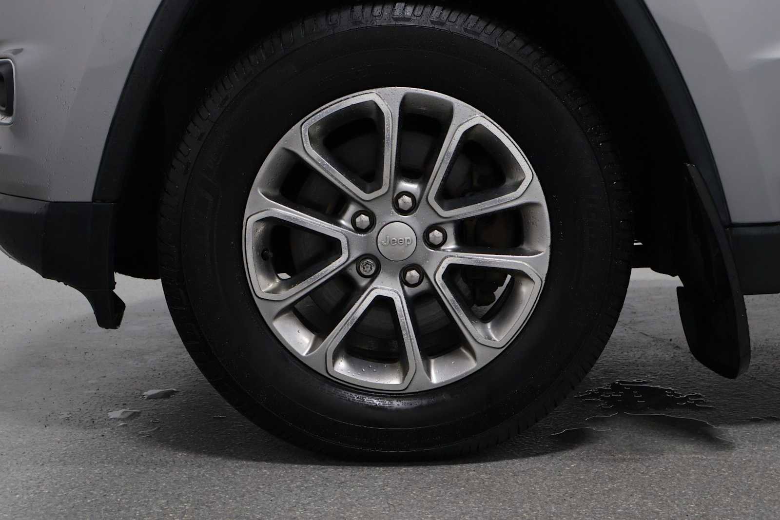 Used 2014 Jeep Grand Cherokee Limited w/ Trailer Tow Group IV image 34