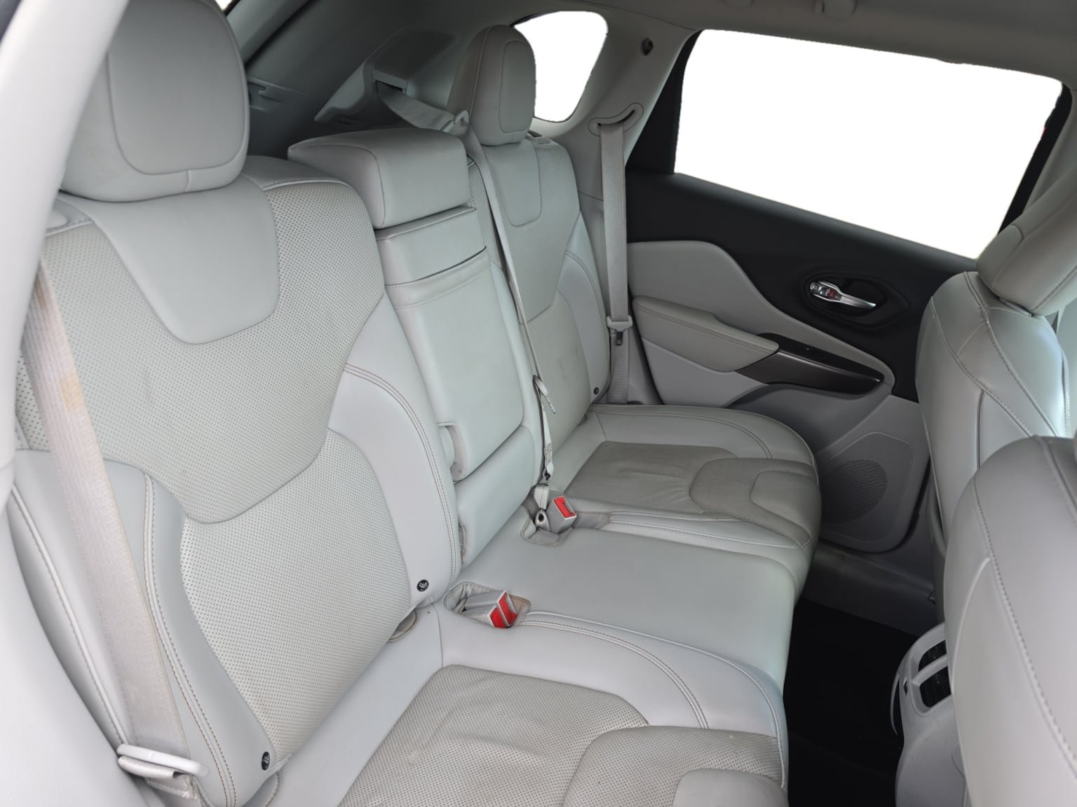 Used 2019 Jeep Cherokee Limited FWD image 18