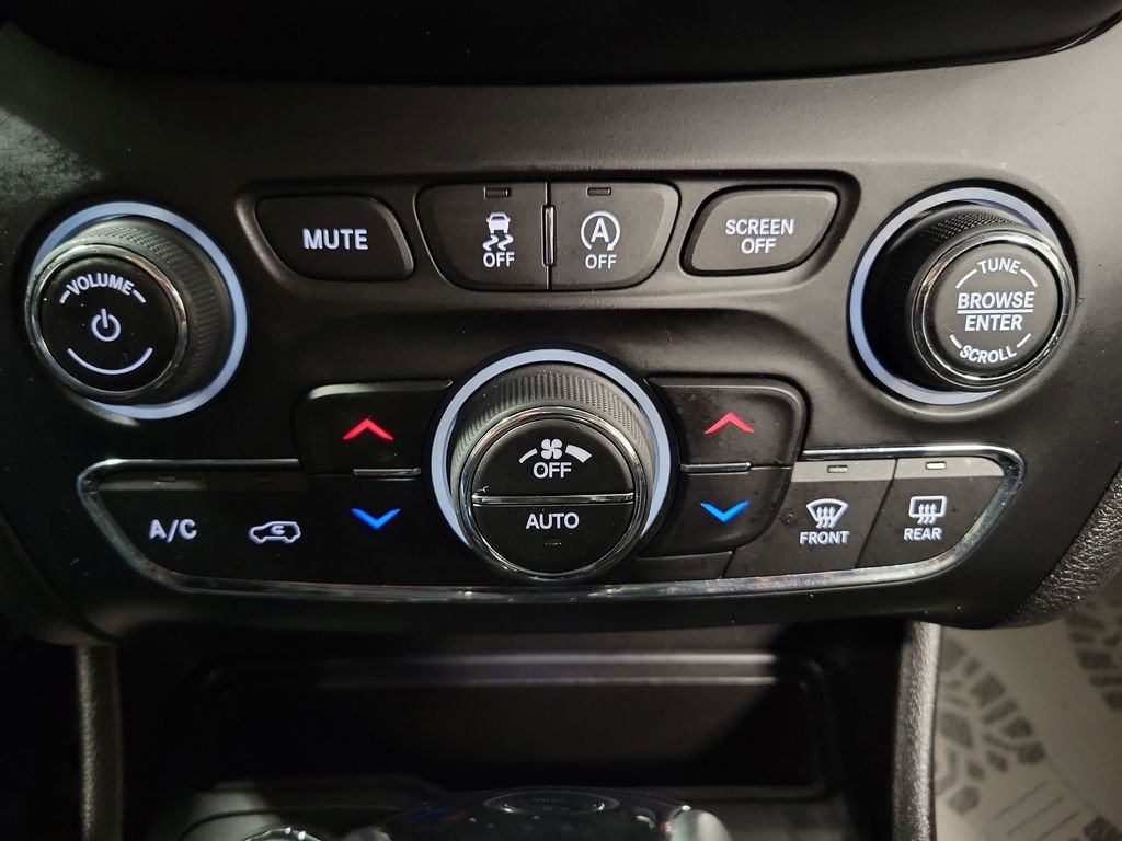 Used 2020 Jeep Cherokee Latitude Plus image 19