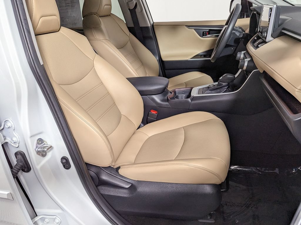 Used 2020 Toyota RAV4 Limited AWD/4WD image 28