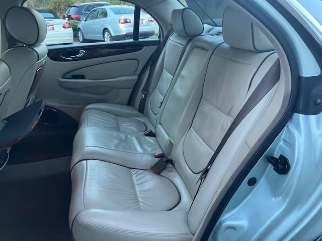 Used 2005 Jaguar XJ8 image 15