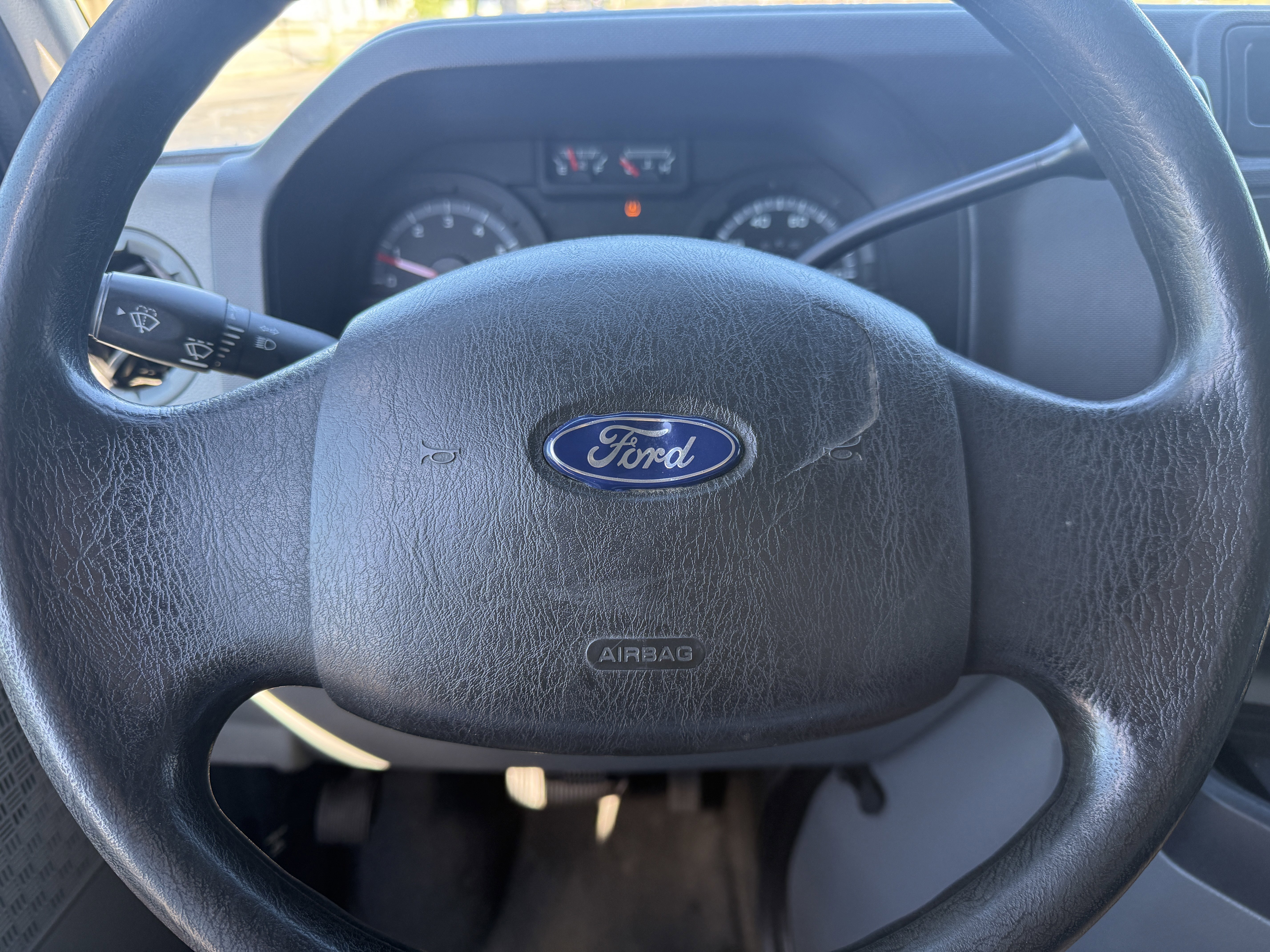 Used 2010 Ford E-250 and Econoline 250 image 17