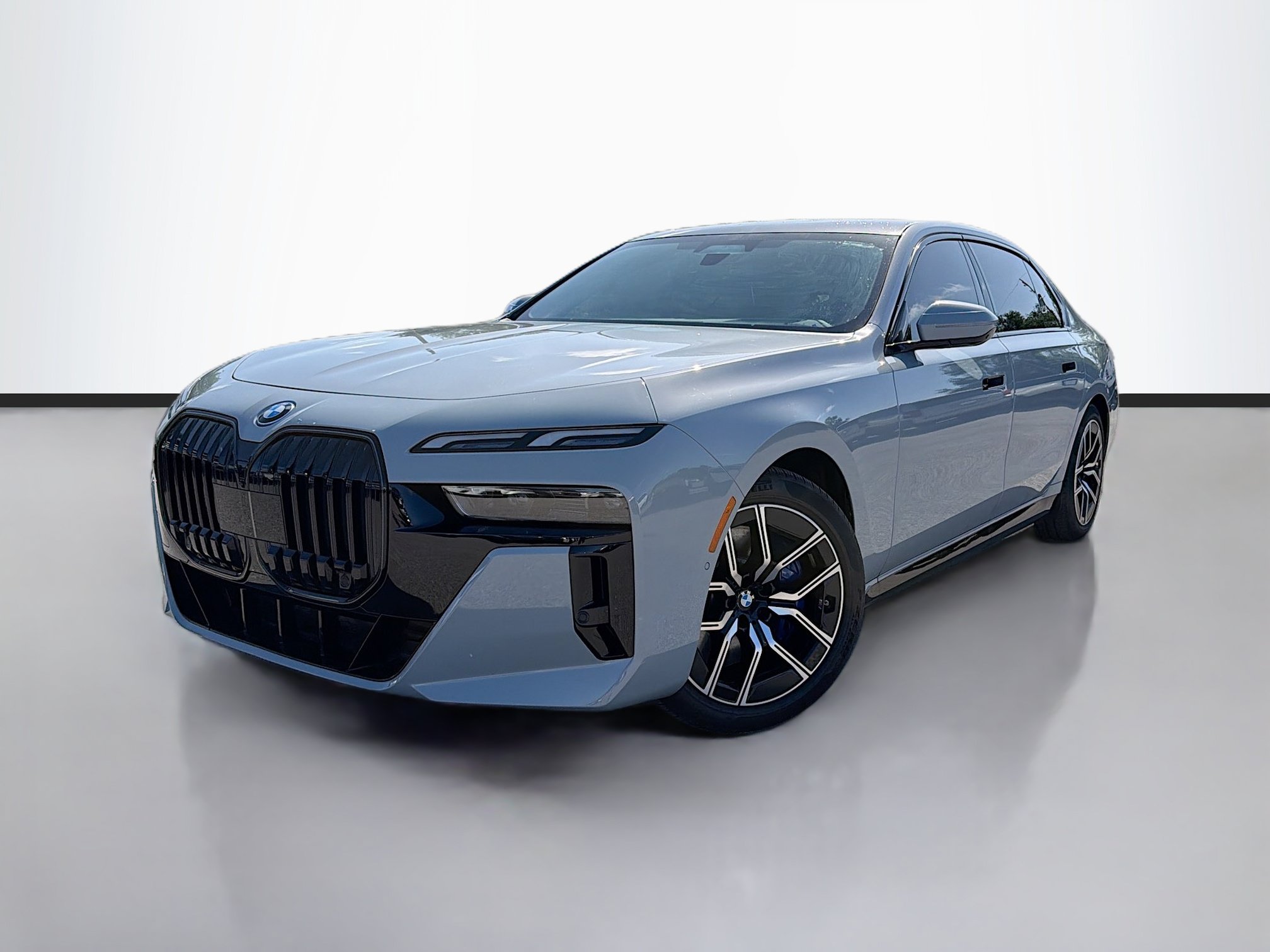 Used 2025 BMW i7 xDrive60 image 1