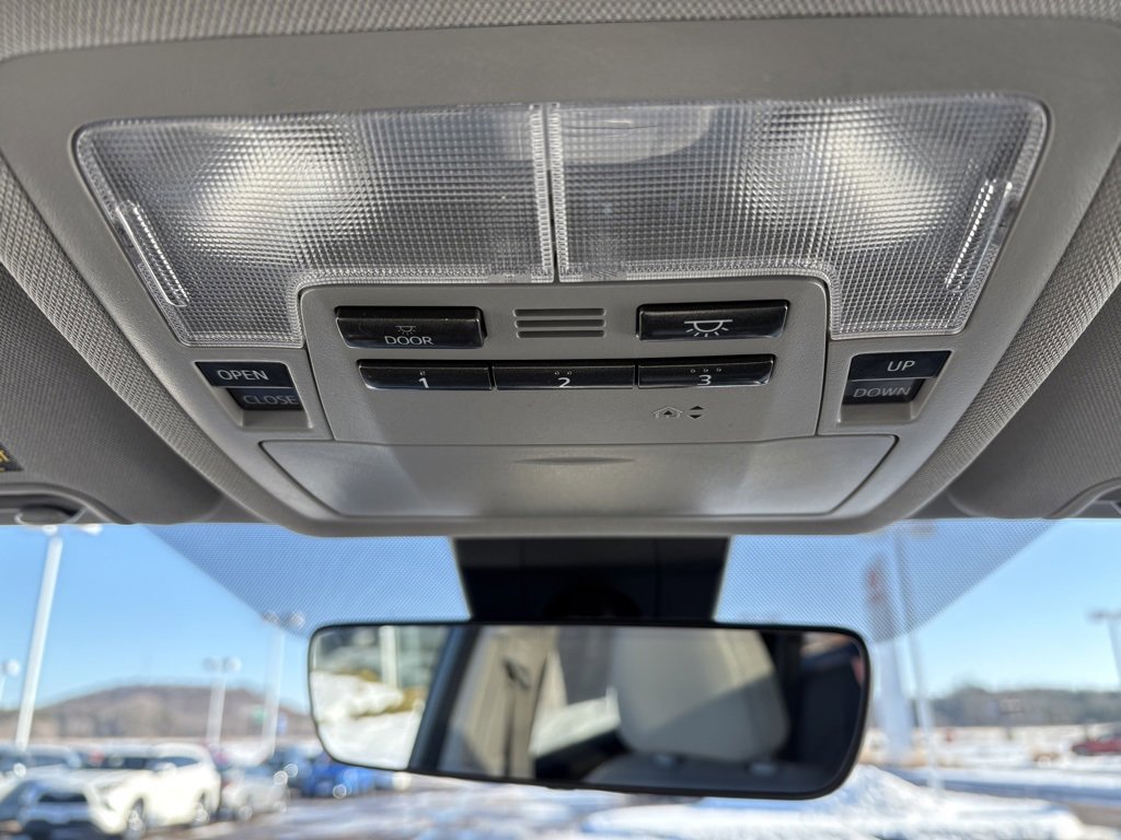 Used 2017 Toyota Highlander XLE image 19