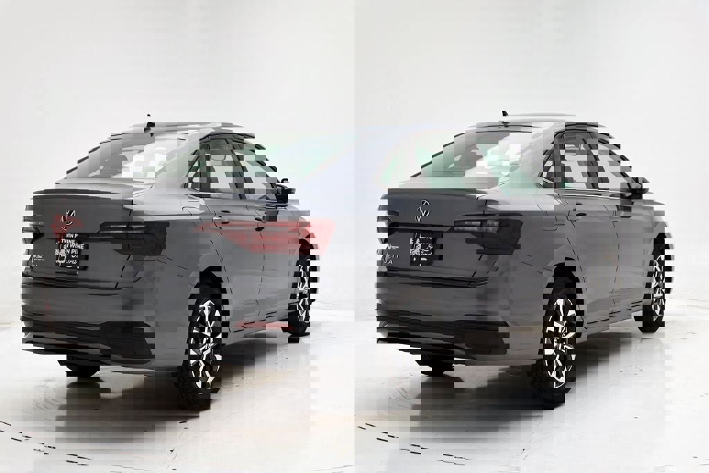 Used 2024 Volkswagen Jetta S image 9