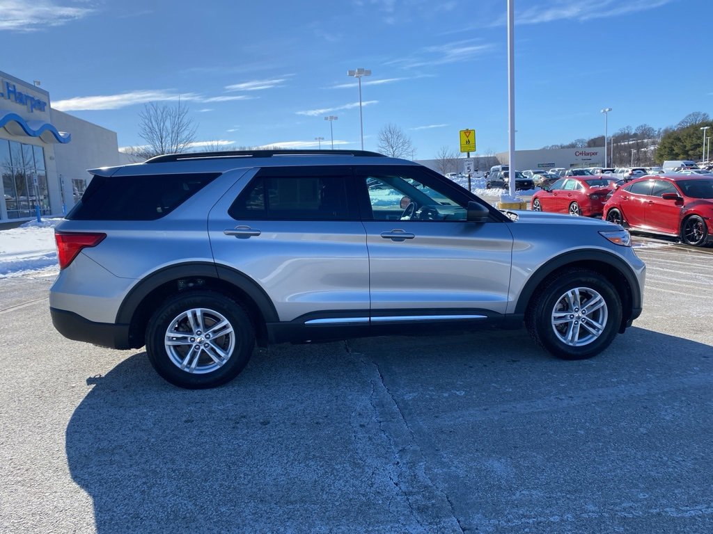 Used 2021 Ford Explorer XLT image 2