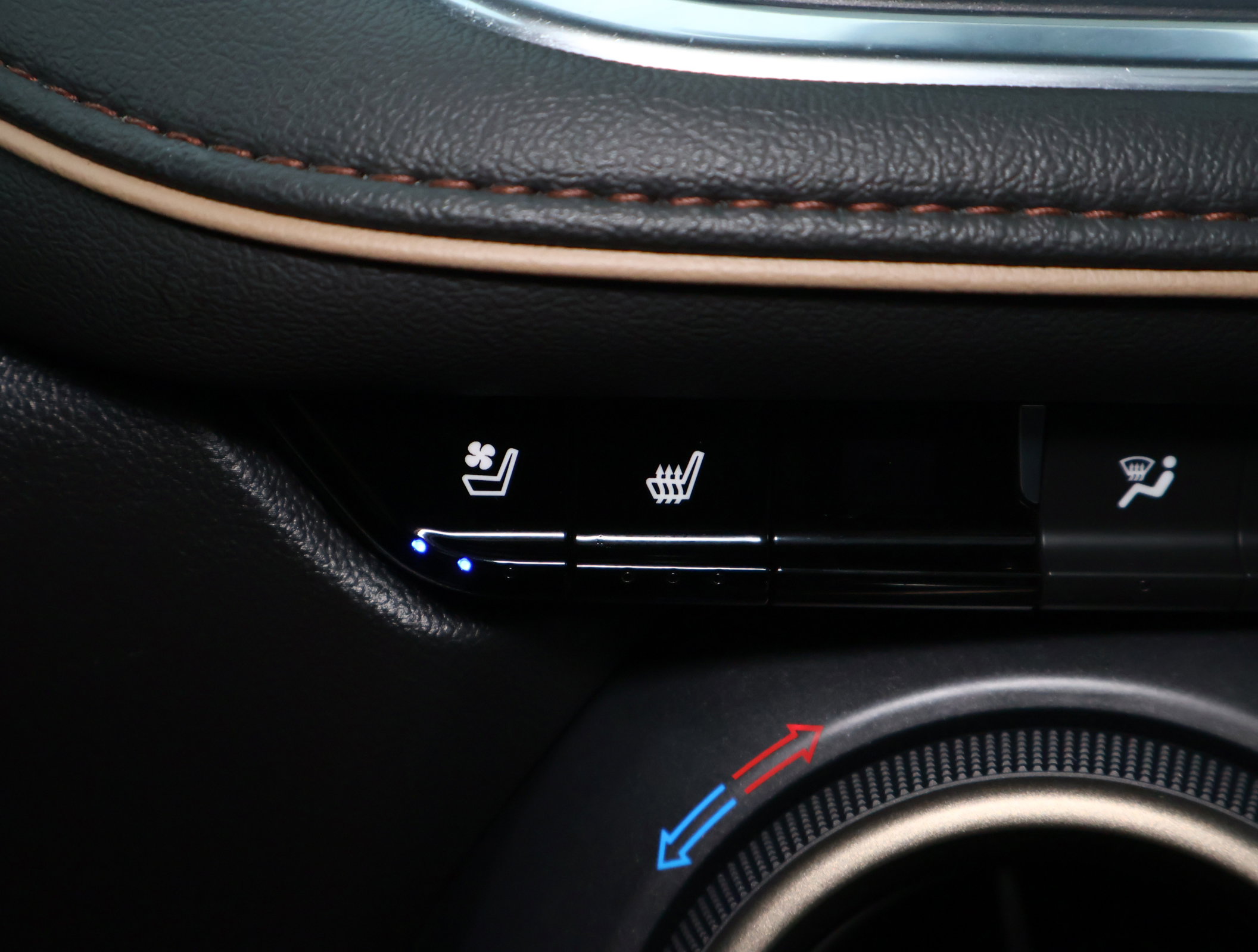 Used 2025 Chevrolet Blazer Premier w/ Driver Confidence II Package AWD/4WD image 23