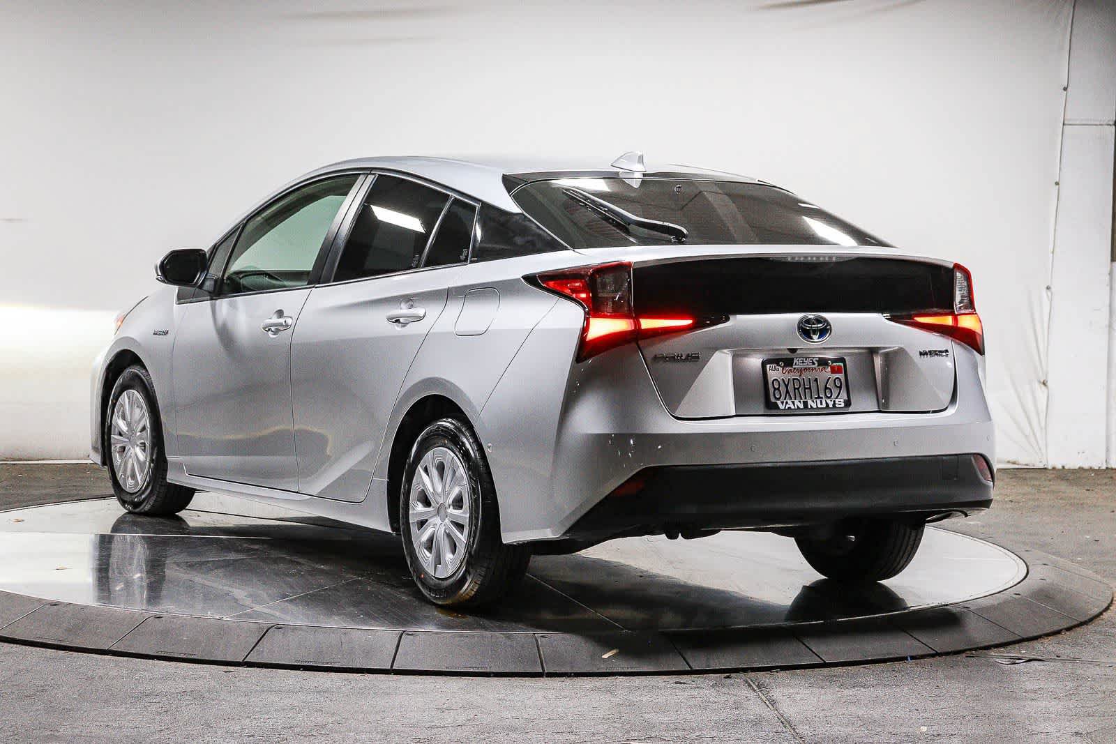 Certified 2022 Toyota Prius LE FWD image 3