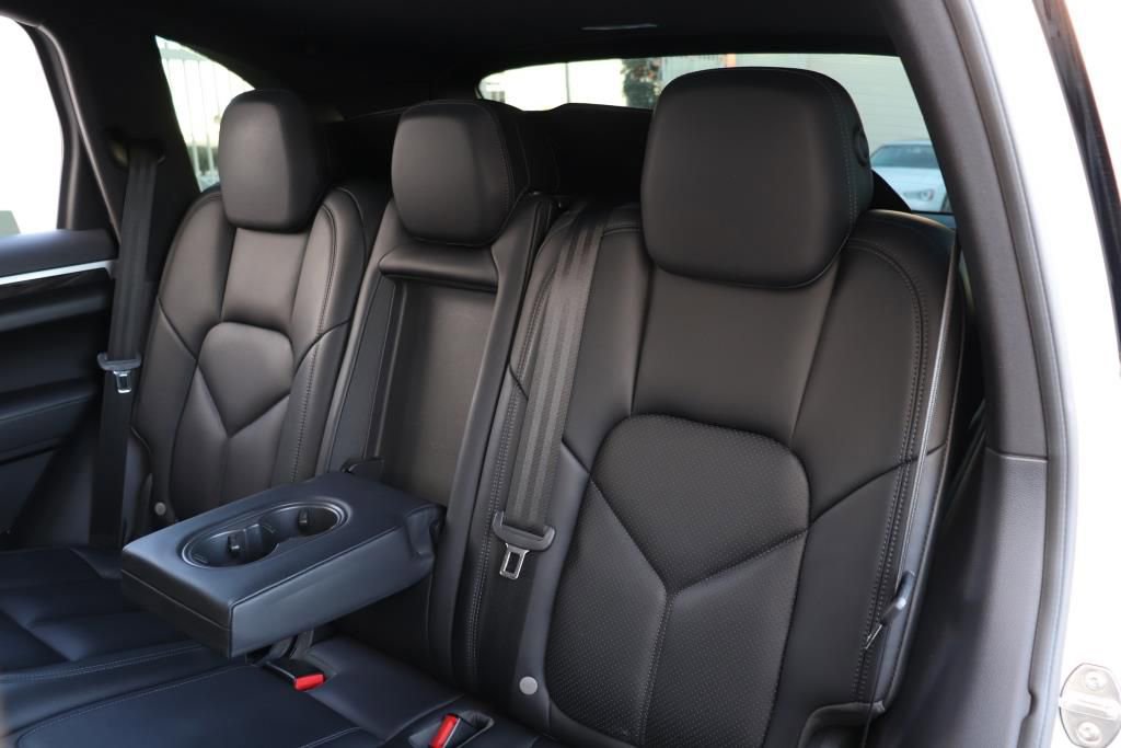 Used 2018 Porsche Cayenne S image 21