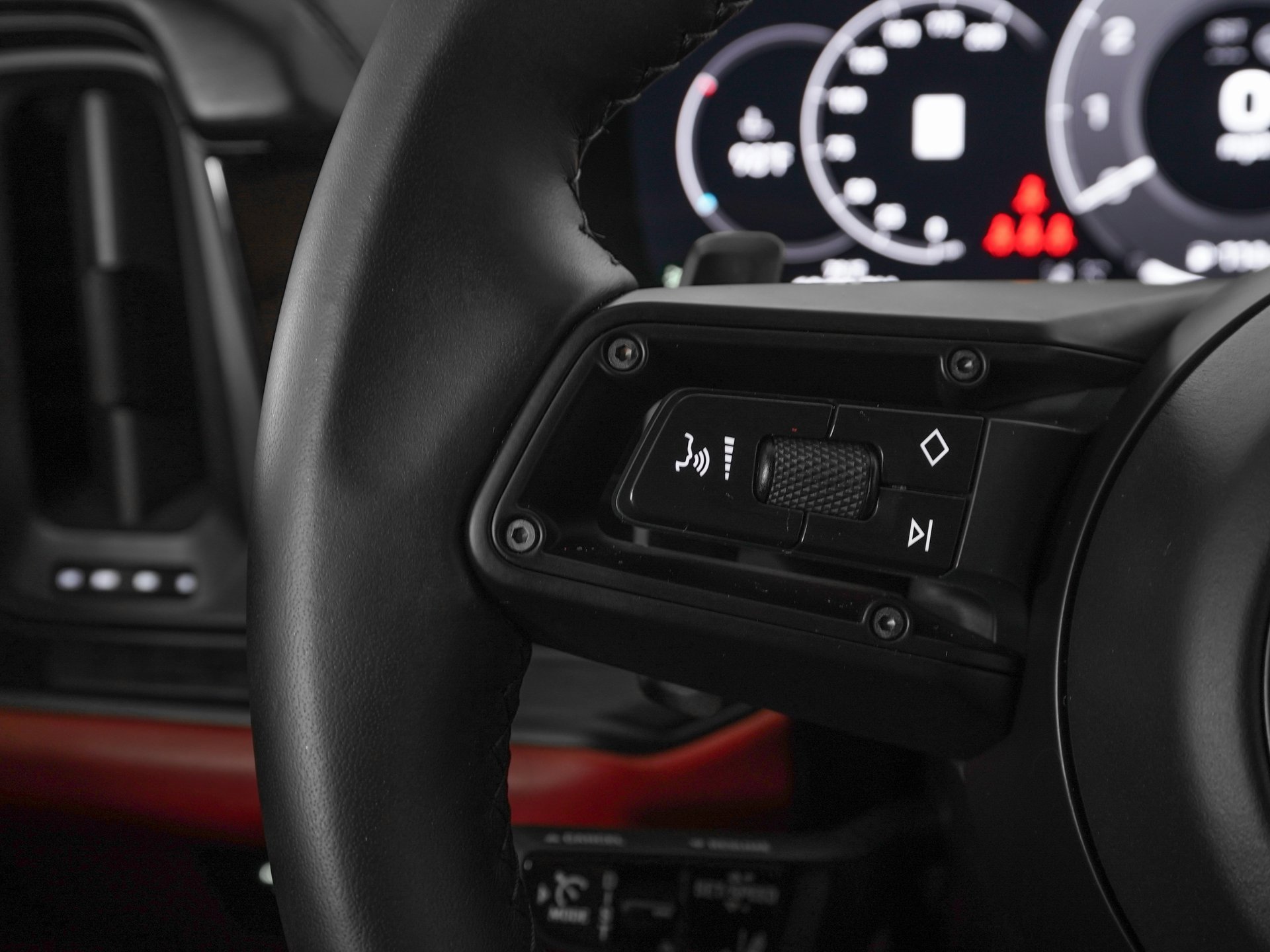 Used 2025 Porsche Cayenne GTS image 20