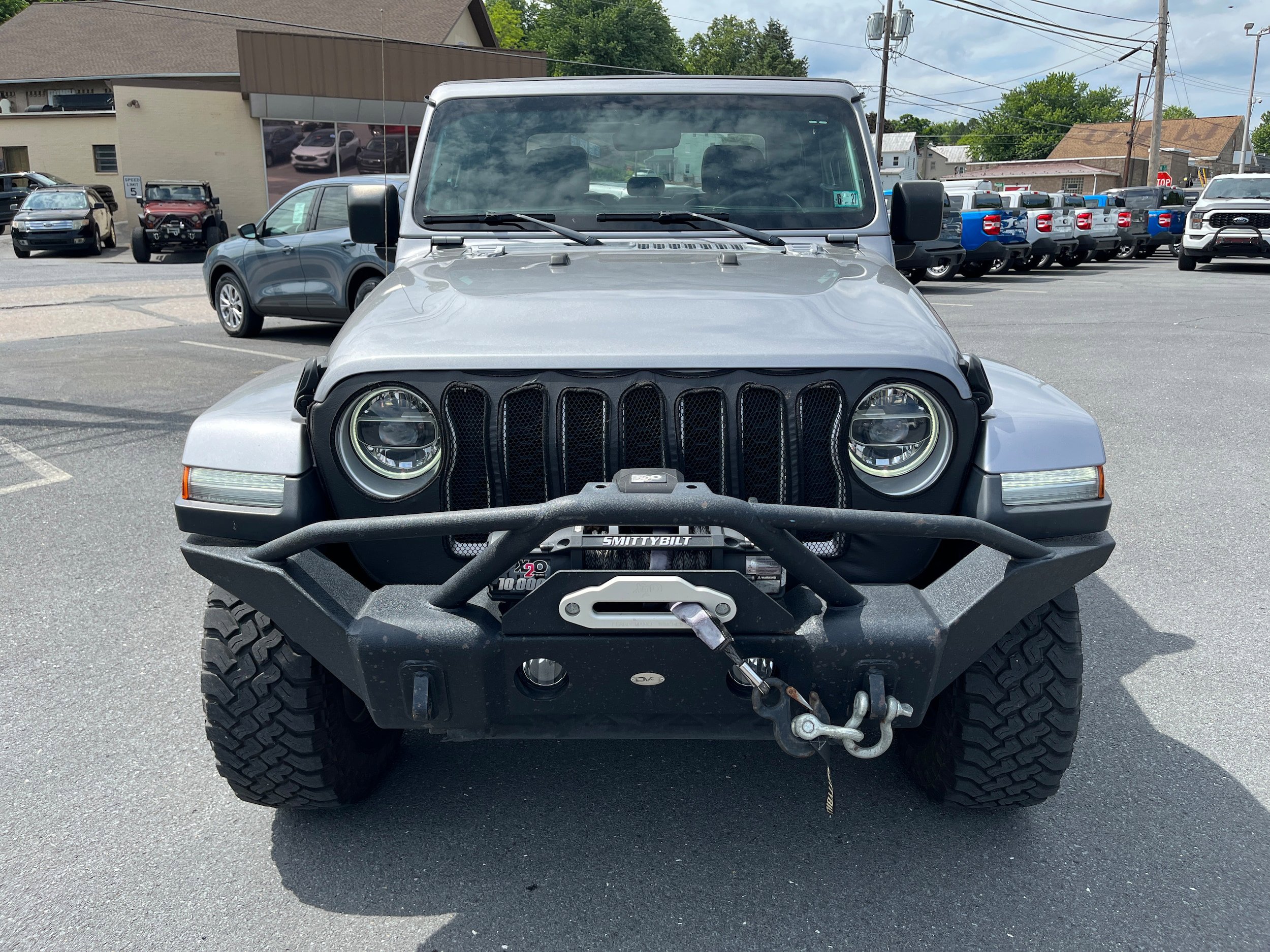 Used 2020 Jeep Gladiator Overland AWD/4WD image 2