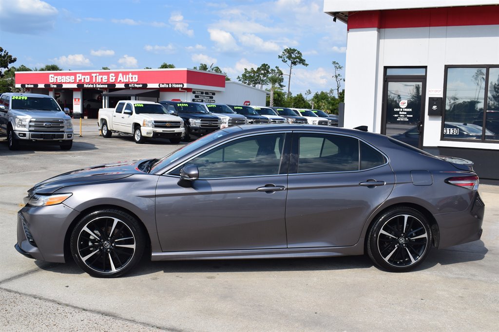 Used 2019 Toyota Camry XSE image 2