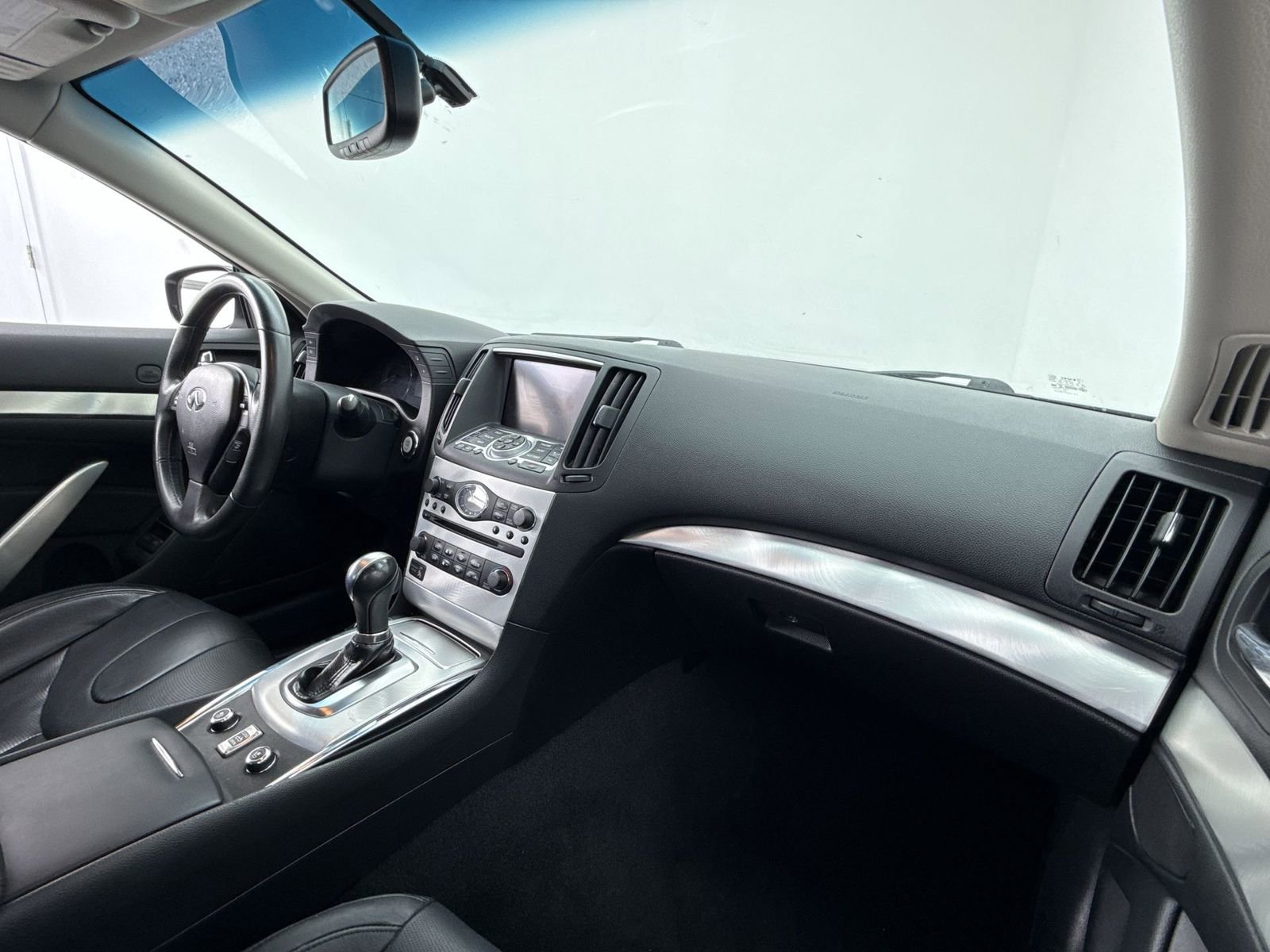 Used 2015 INFINITI Q60 Convertible w/ Premium Package image 16