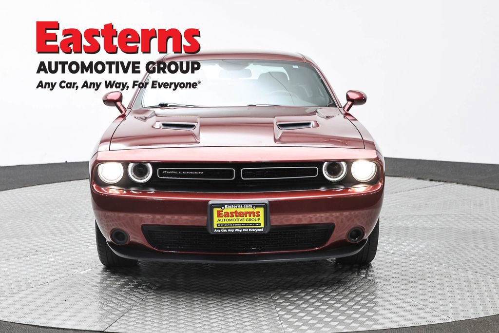 Used 2019 Dodge Challenger SXT AWD/4WD image 2