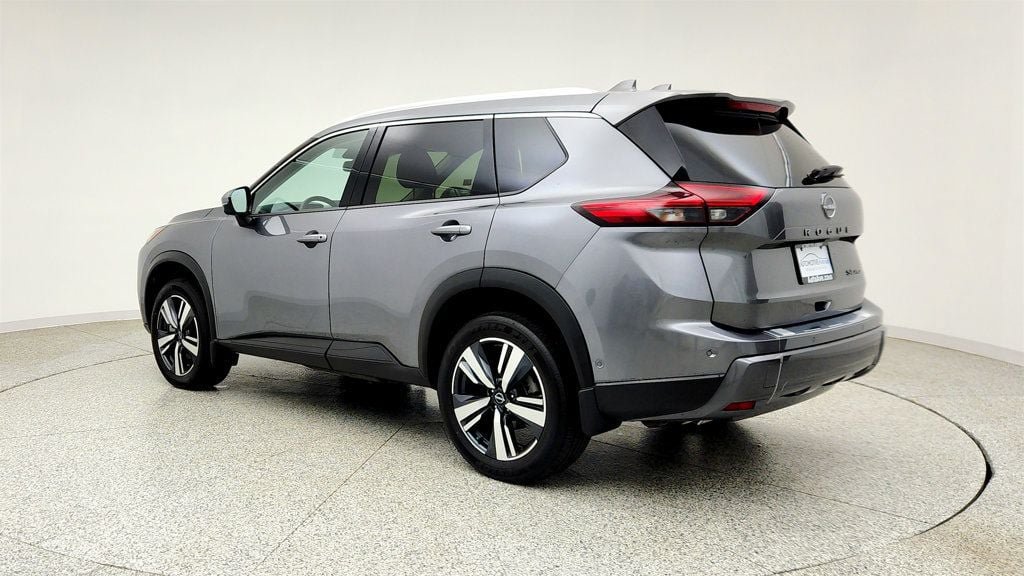 Used 2025 Nissan Rogue SL w/ Tech Package AWD/4WD image 7