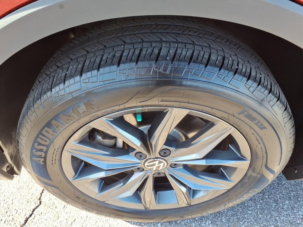 Used 2022 Volkswagen Tiguan SE image 10
