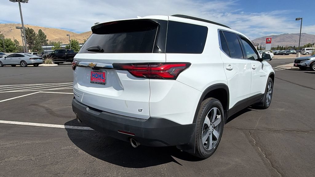 Used 2023 Chevrolet Traverse LT w/ LT Premium Package AWD/4WD image 3