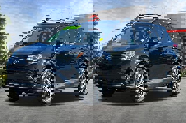 Used 2018 Toyota RAV4 XLE image 9