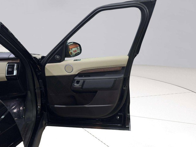 Used 2017 Land Rover Discovery HSE image 55